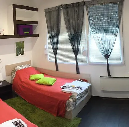 Apartment Evrohostelmoc 6 *